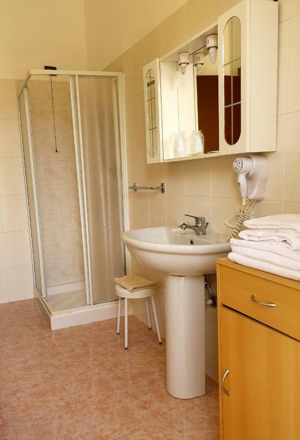 קסטל סן ג'ובאני Albergo Leon D'Oro מראה חיצוני תמונה